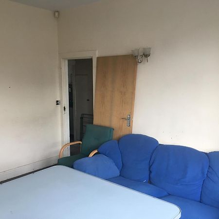 Single Room - Town & University Nearby, 24H Bus, Airport-Linked Манчестер Экстерьер фото