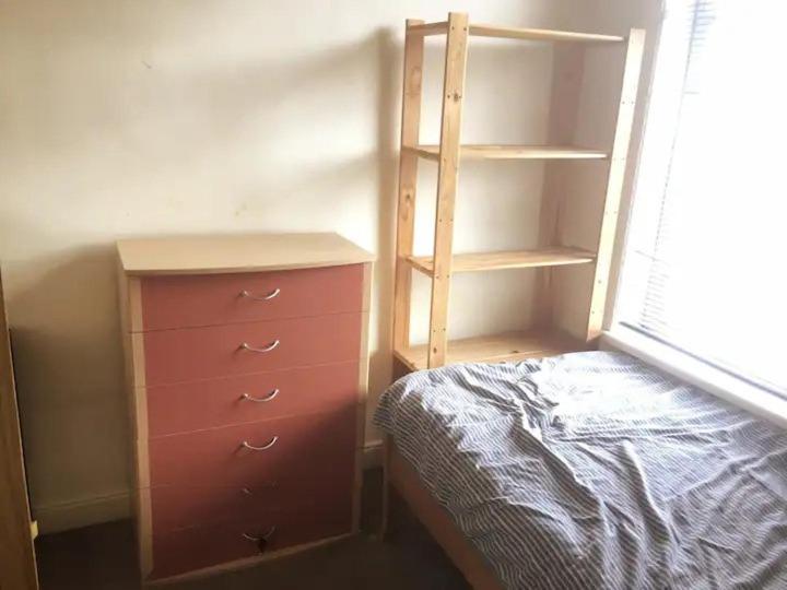 Single Room - Town & University Nearby, 24H Bus, Airport-Linked Манчестер Экстерьер фото