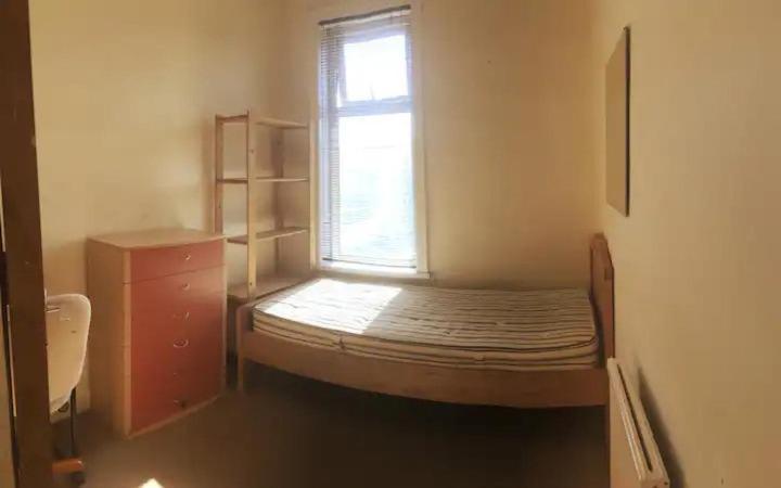 Single Room - Town & University Nearby, 24H Bus, Airport-Linked Манчестер Экстерьер фото