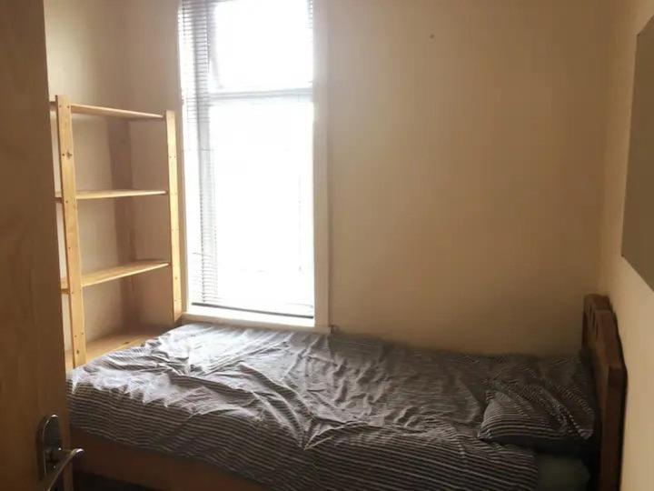 Single Room - Town & University Nearby, 24H Bus, Airport-Linked Манчестер Экстерьер фото