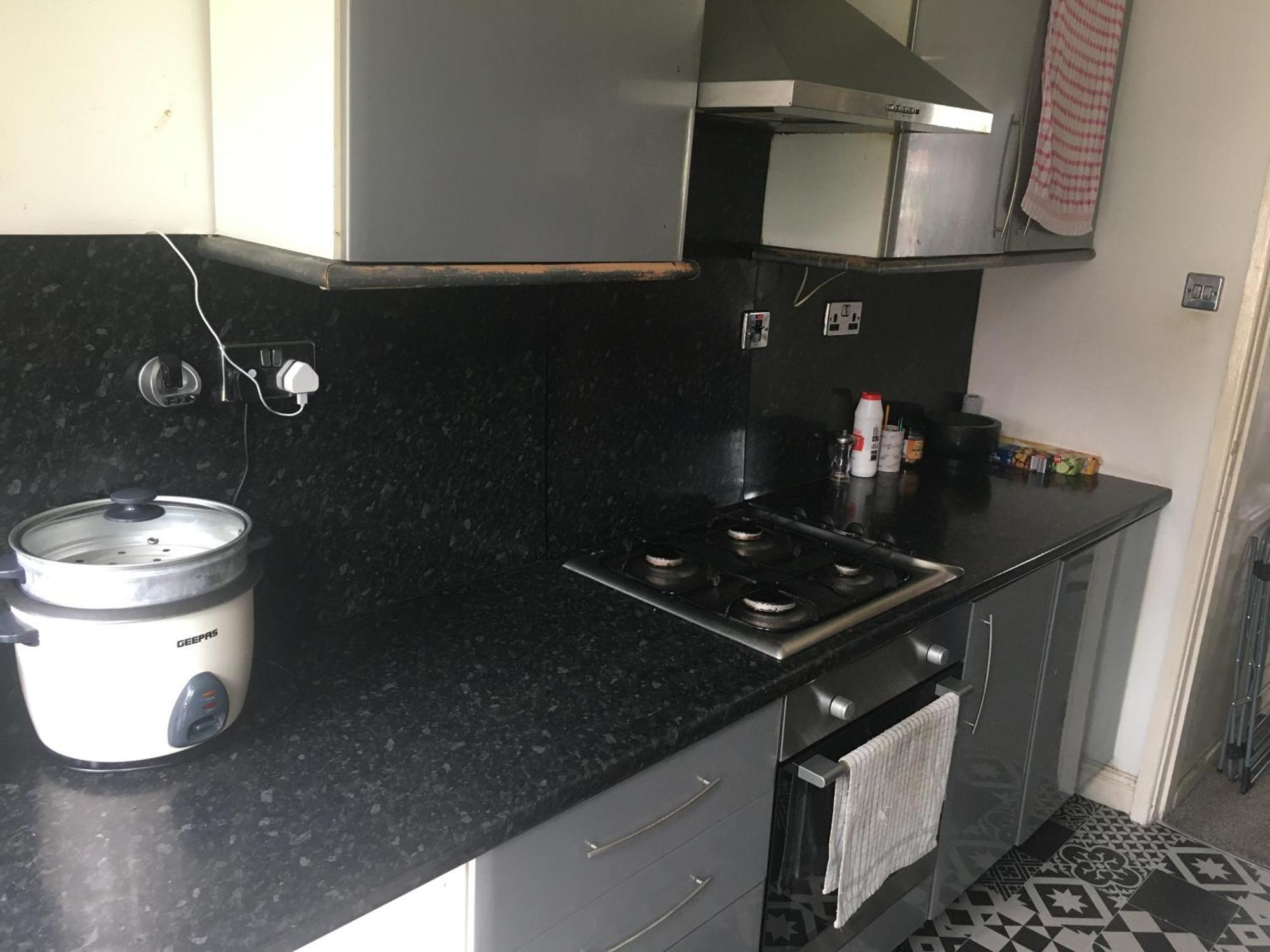 Single Room - Town & University Nearby, 24H Bus, Airport-Linked Манчестер Экстерьер фото